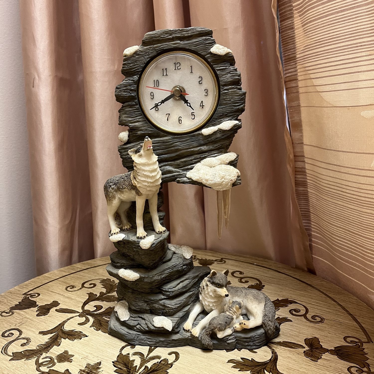 wolf ice clock