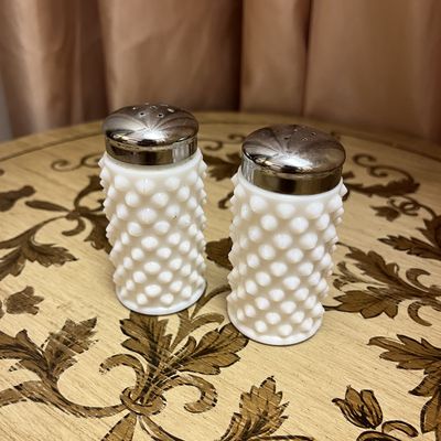 S&amp;P white shakers
