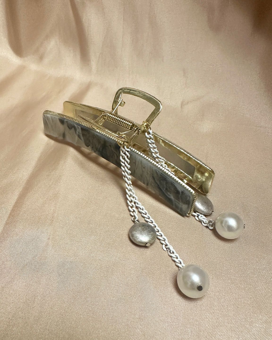B&amp;W decorated hair clip