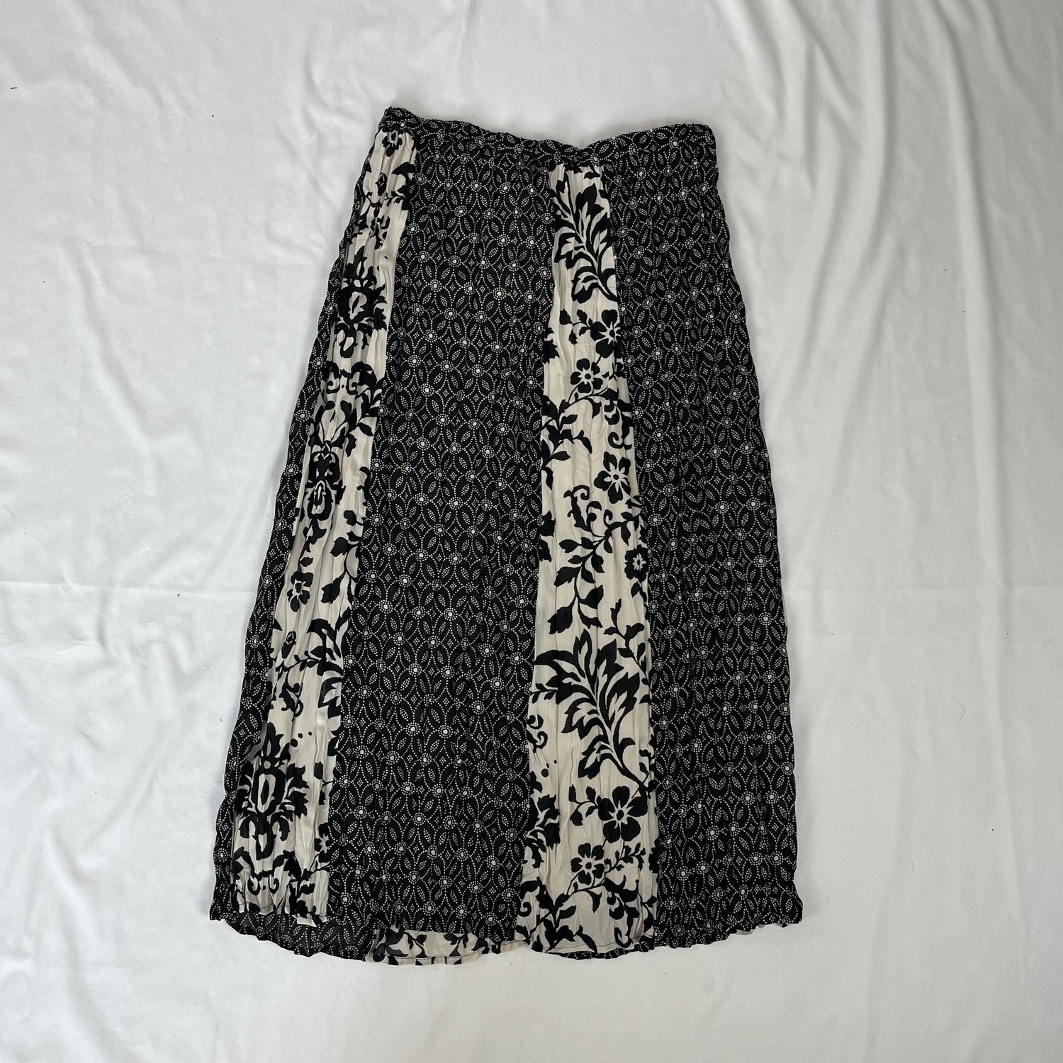 b &amp; w panel skirt