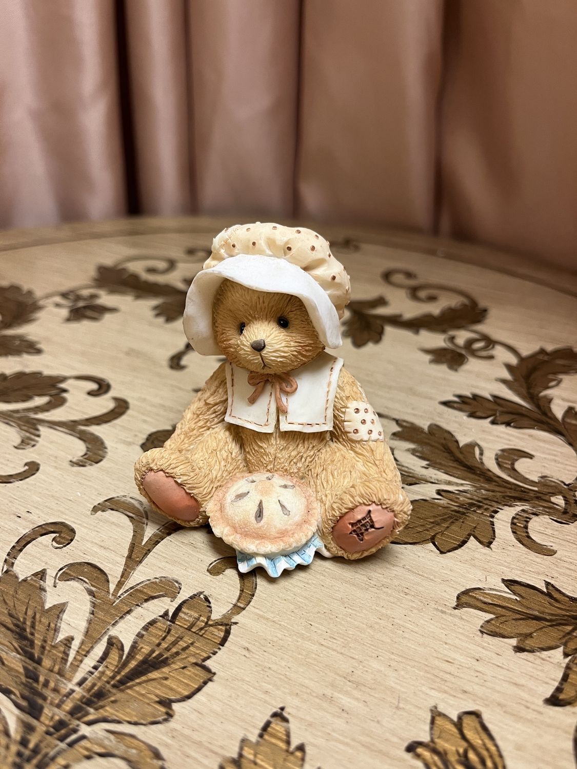 Pie Teddy bear figurine