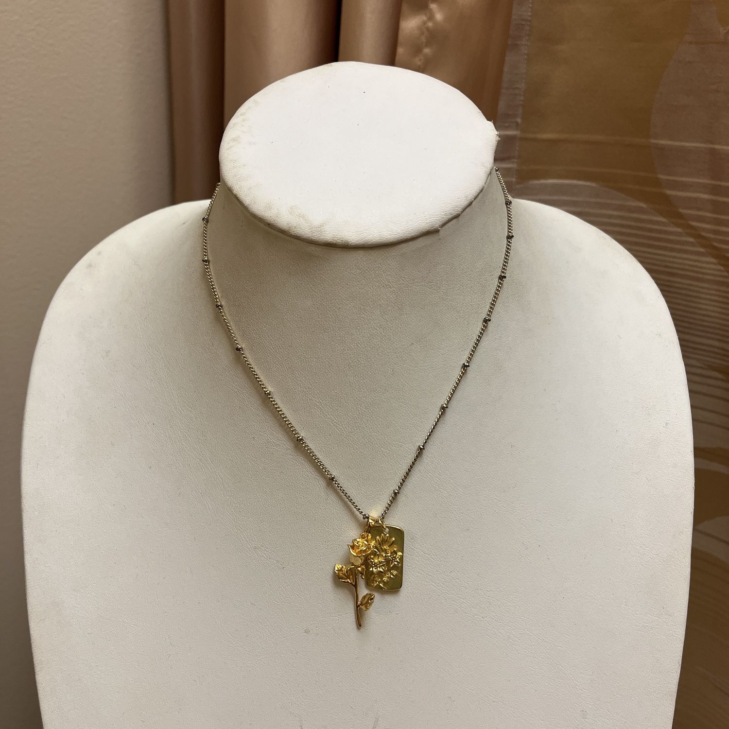 gold flowers necklace