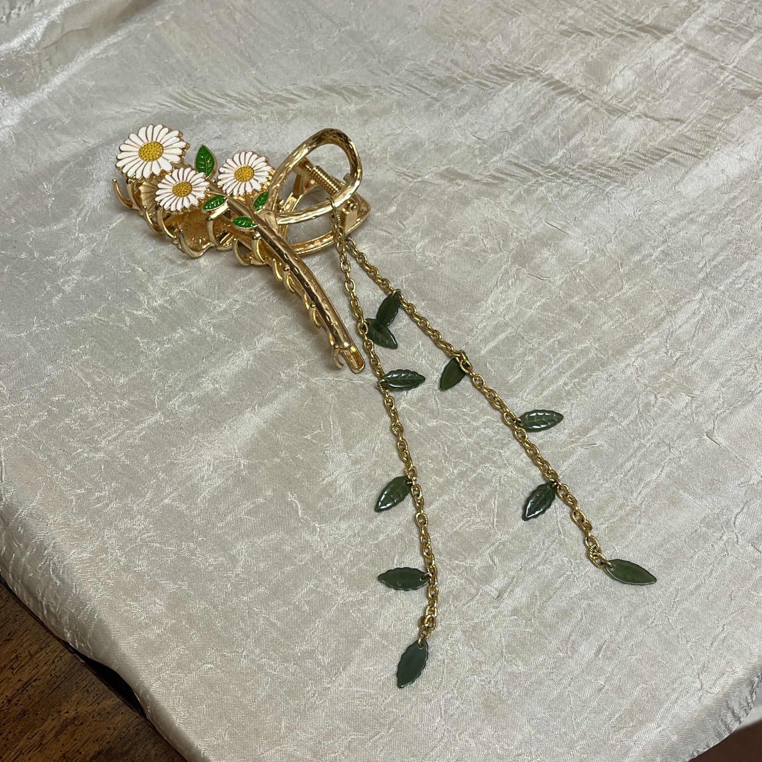 Daisy Hair Clip with leaves