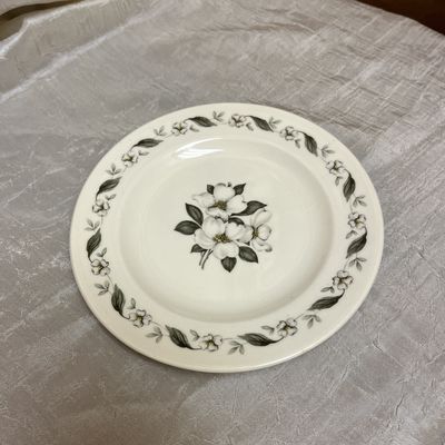 white flower dish
