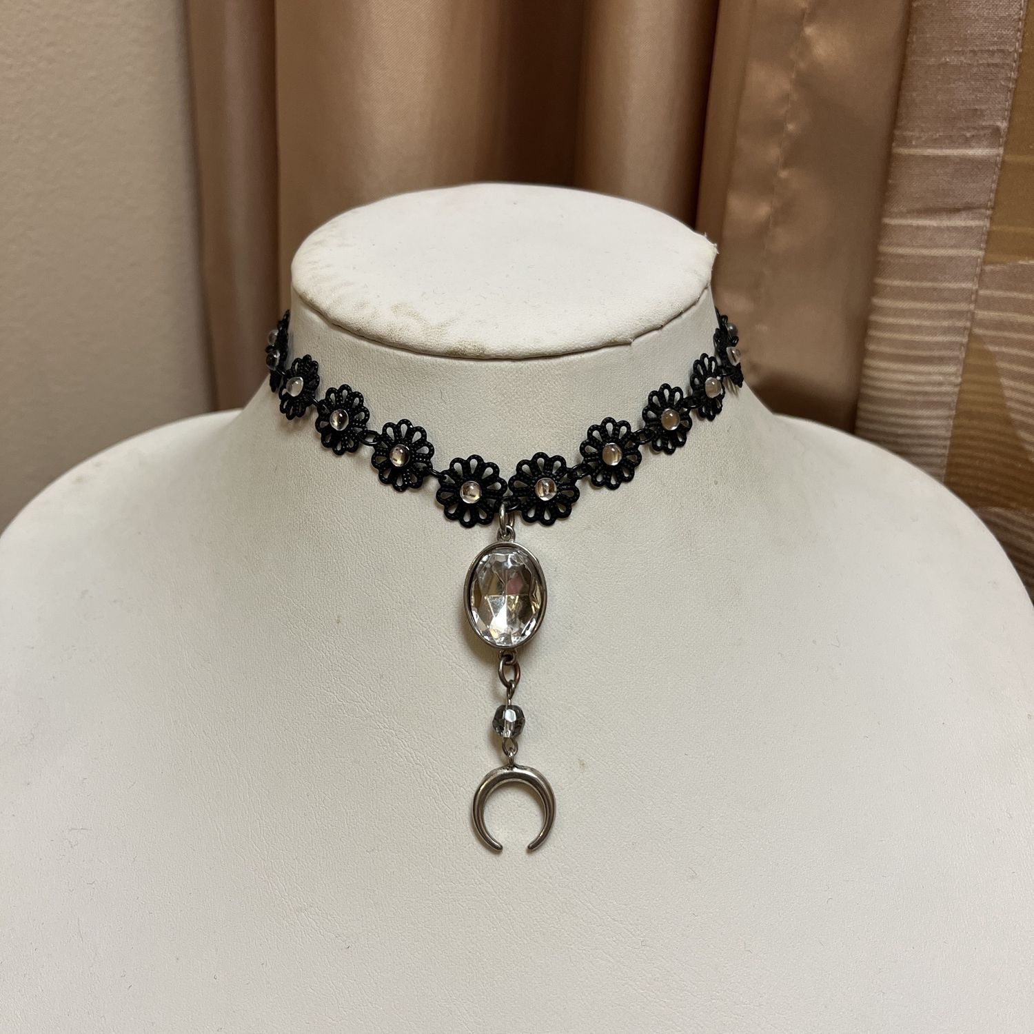 Black Flower Crescent Chocker