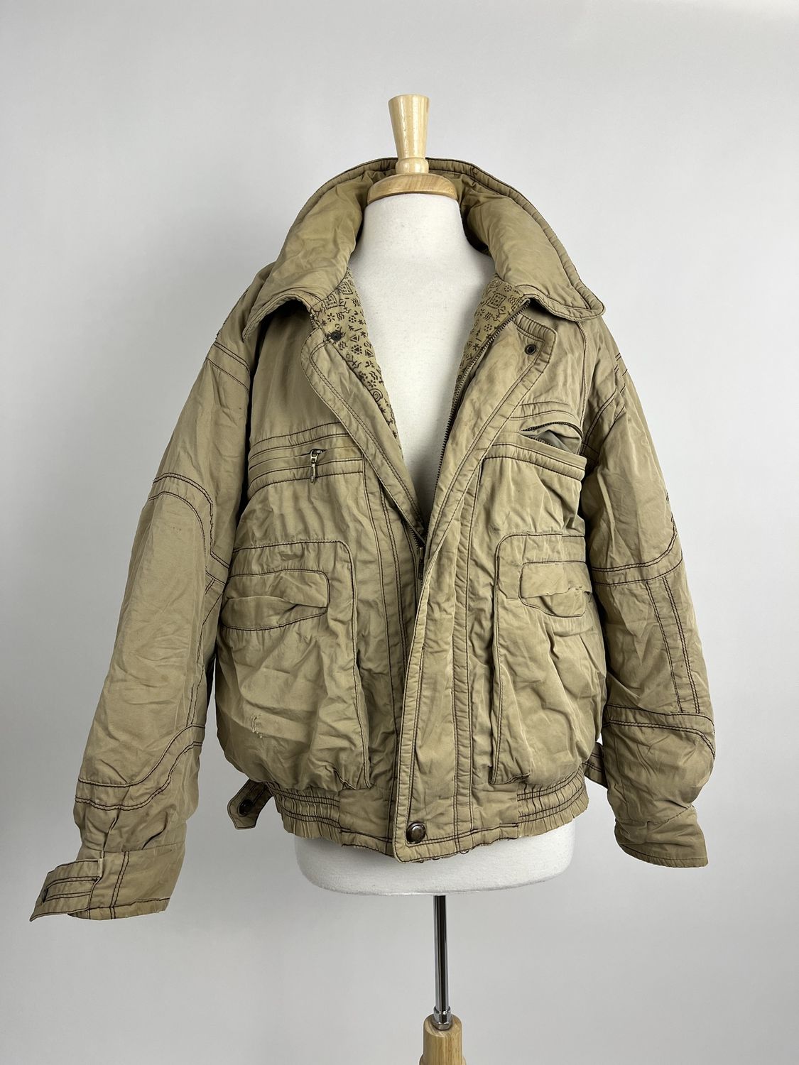 Tan hieroglyphics puffer