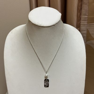 Silver flower pendant necklace