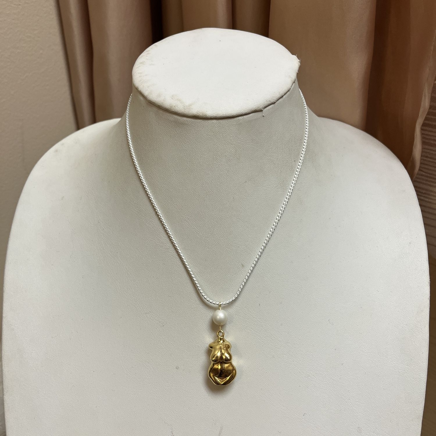 White chain torso neckalce