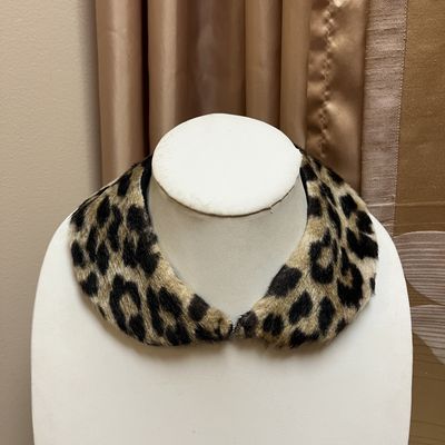 animal print fur collar