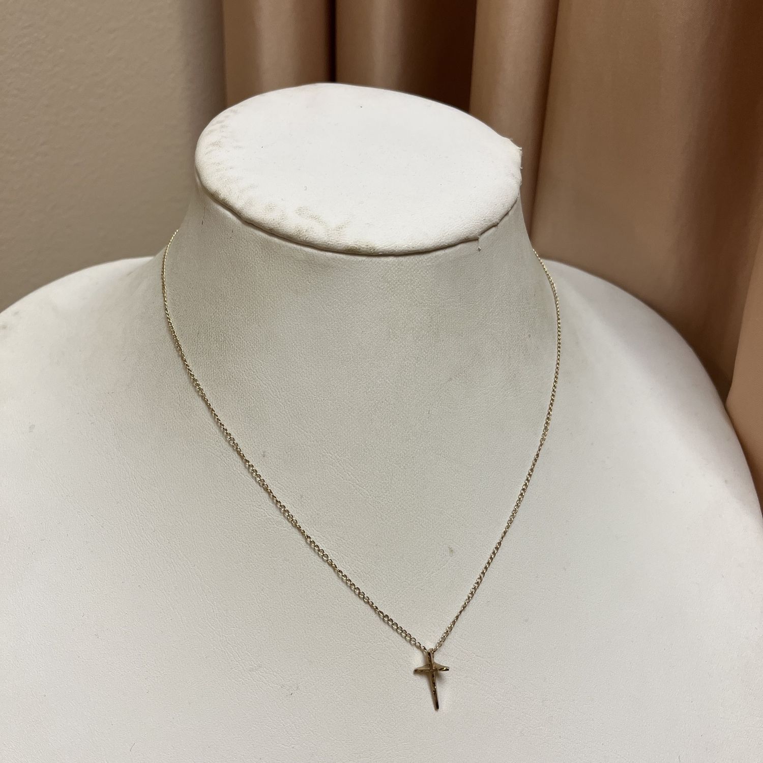 dainty cross necklace