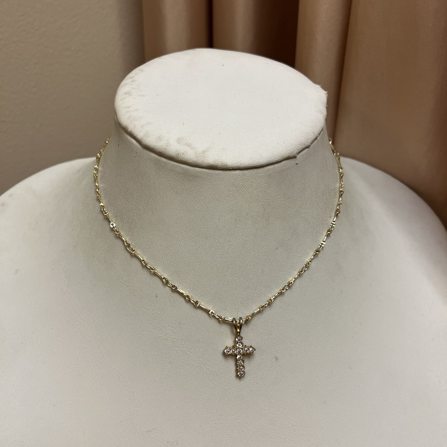 Glamour cross necklace