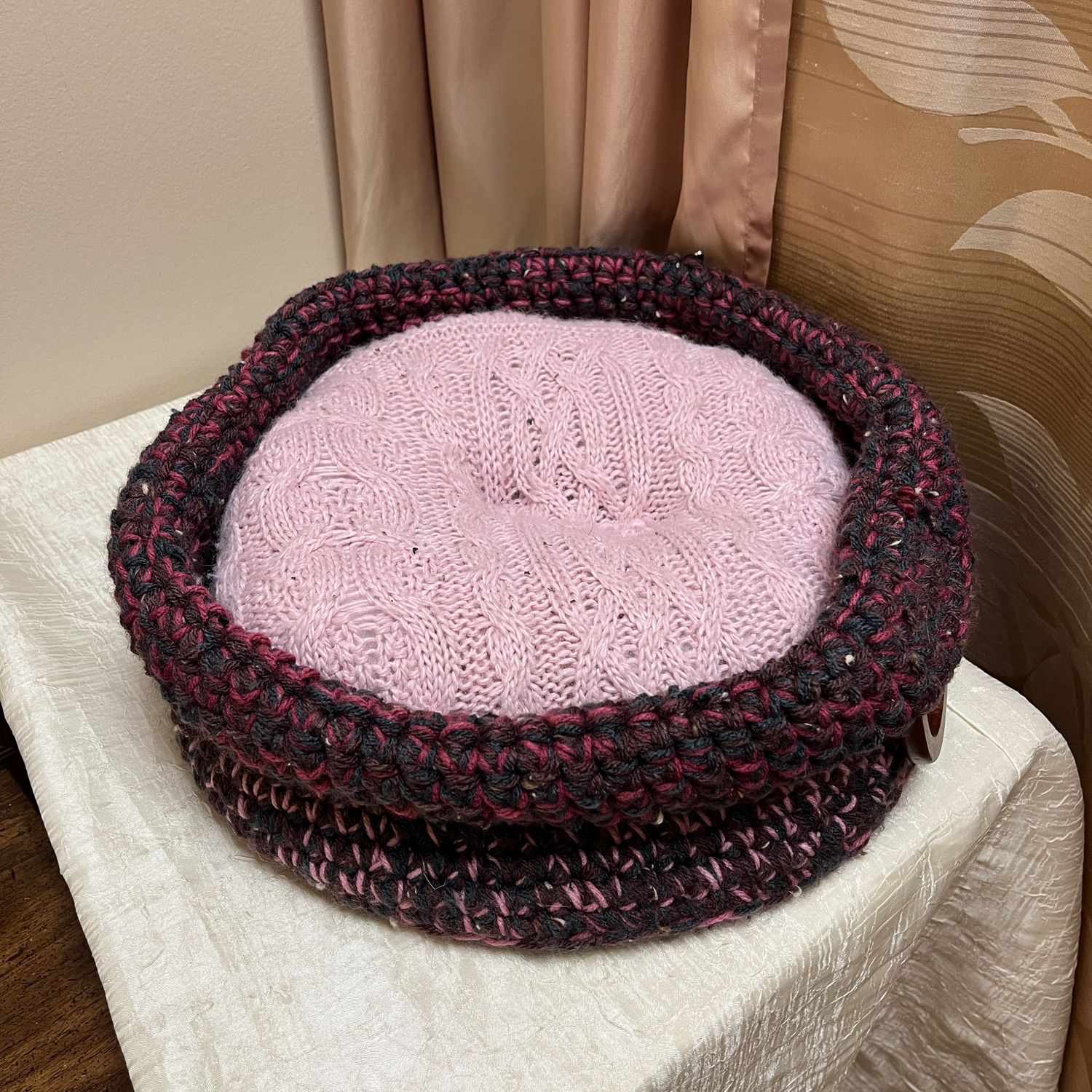 Cat Bed, Colour: Pink