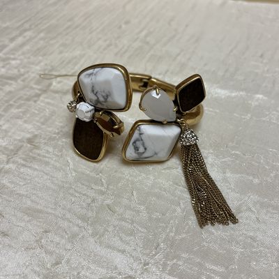 Howlite Stoned Cuff