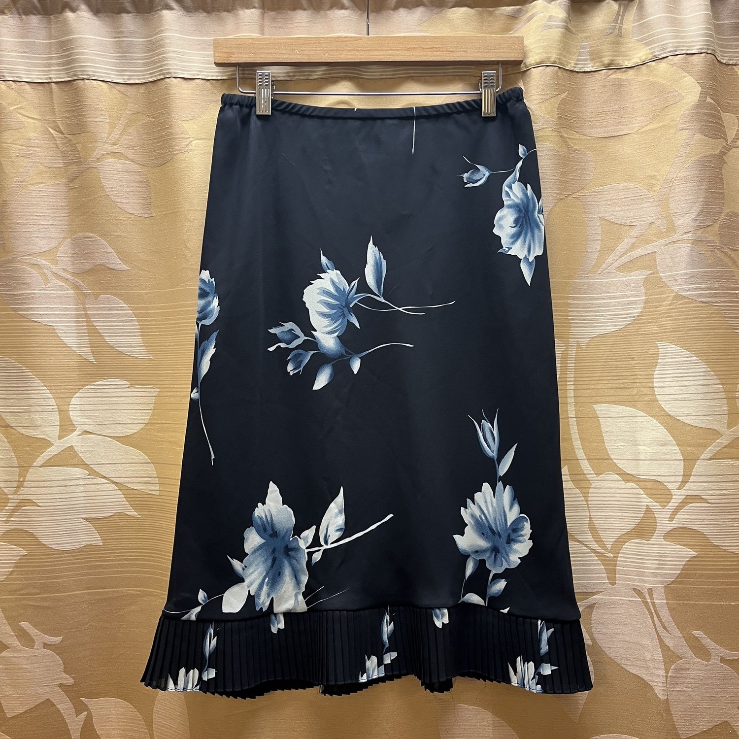 Navy Pleated Hem Skirt