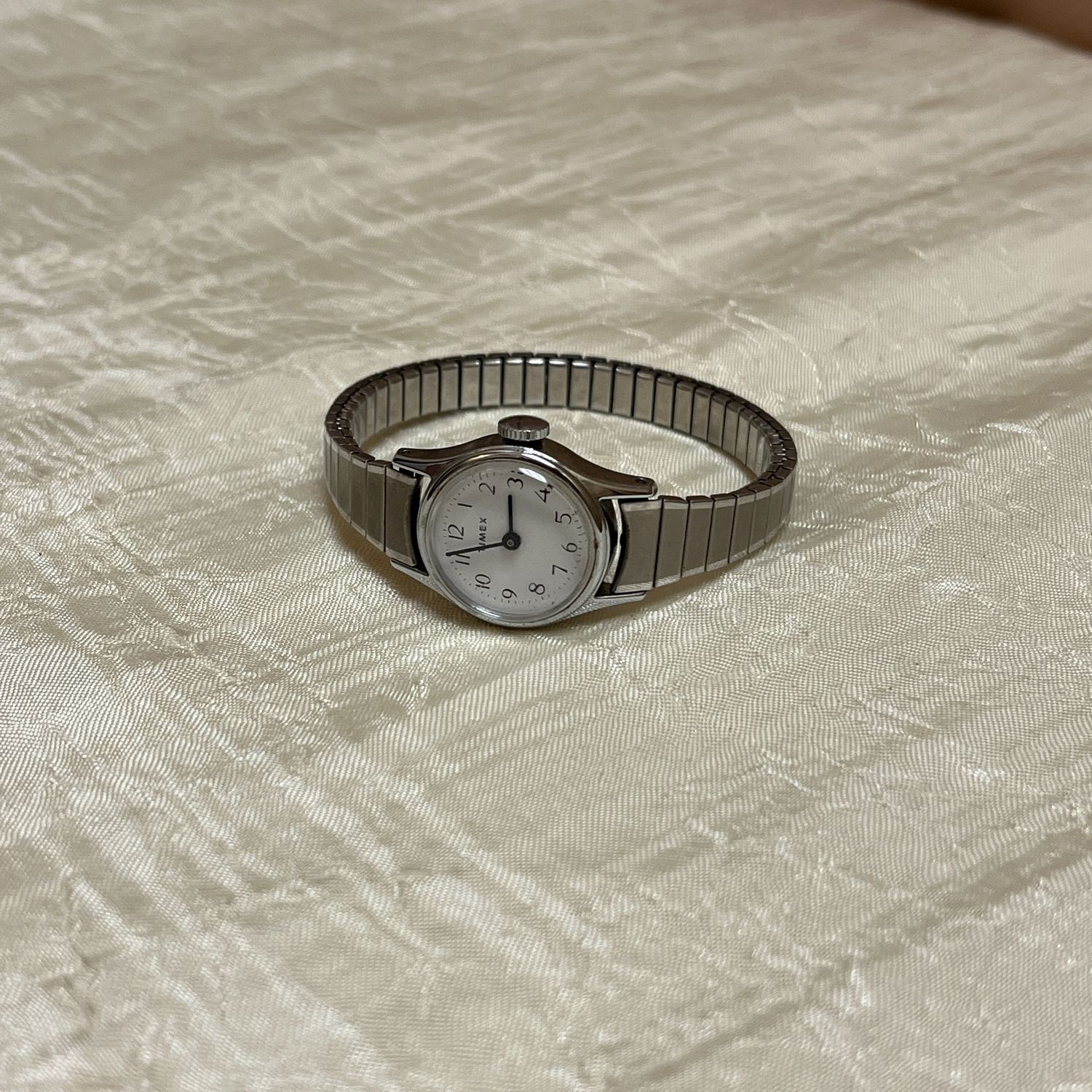 Classic Silver elastic watch