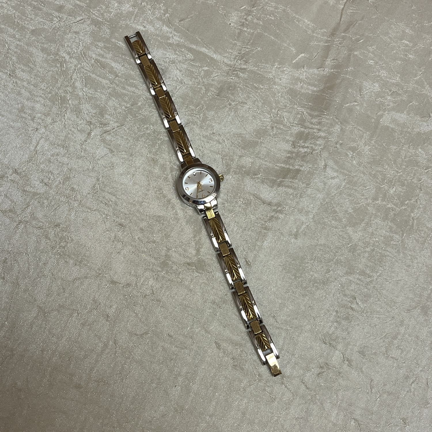 Two-toned Round watch