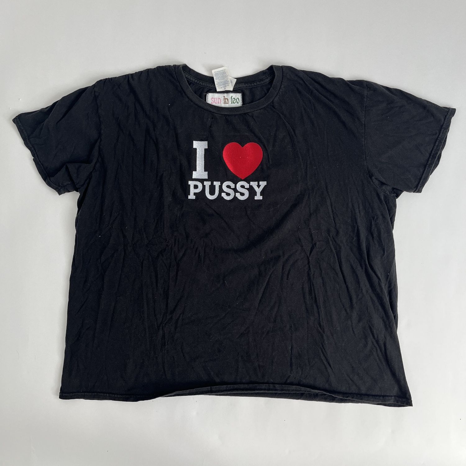 Pussy Embroidery, Style: Black T-shirt