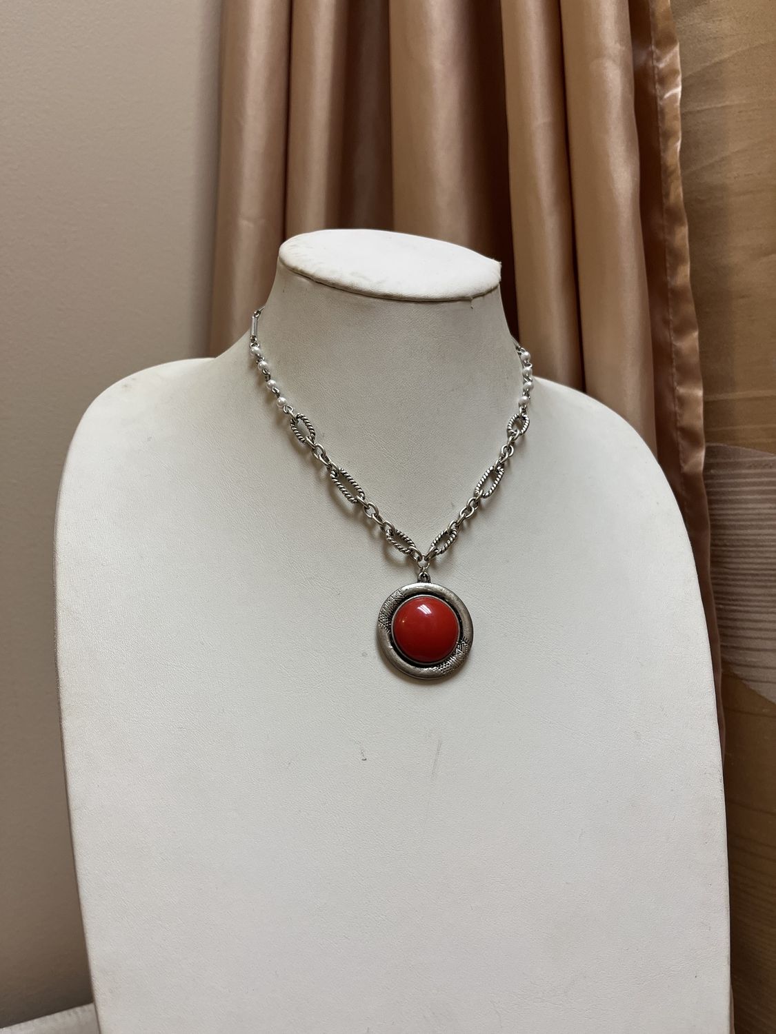 Red Western Pearl Pendant Necklace