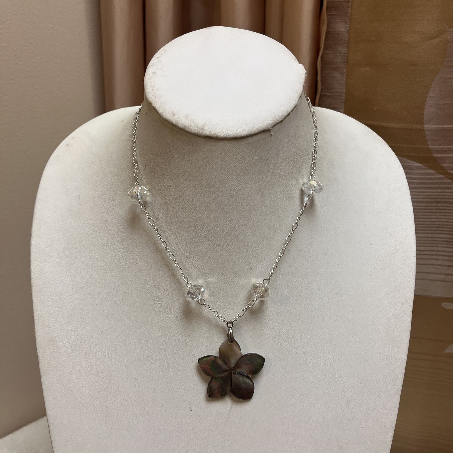 Mother of Pearl Flower necklace