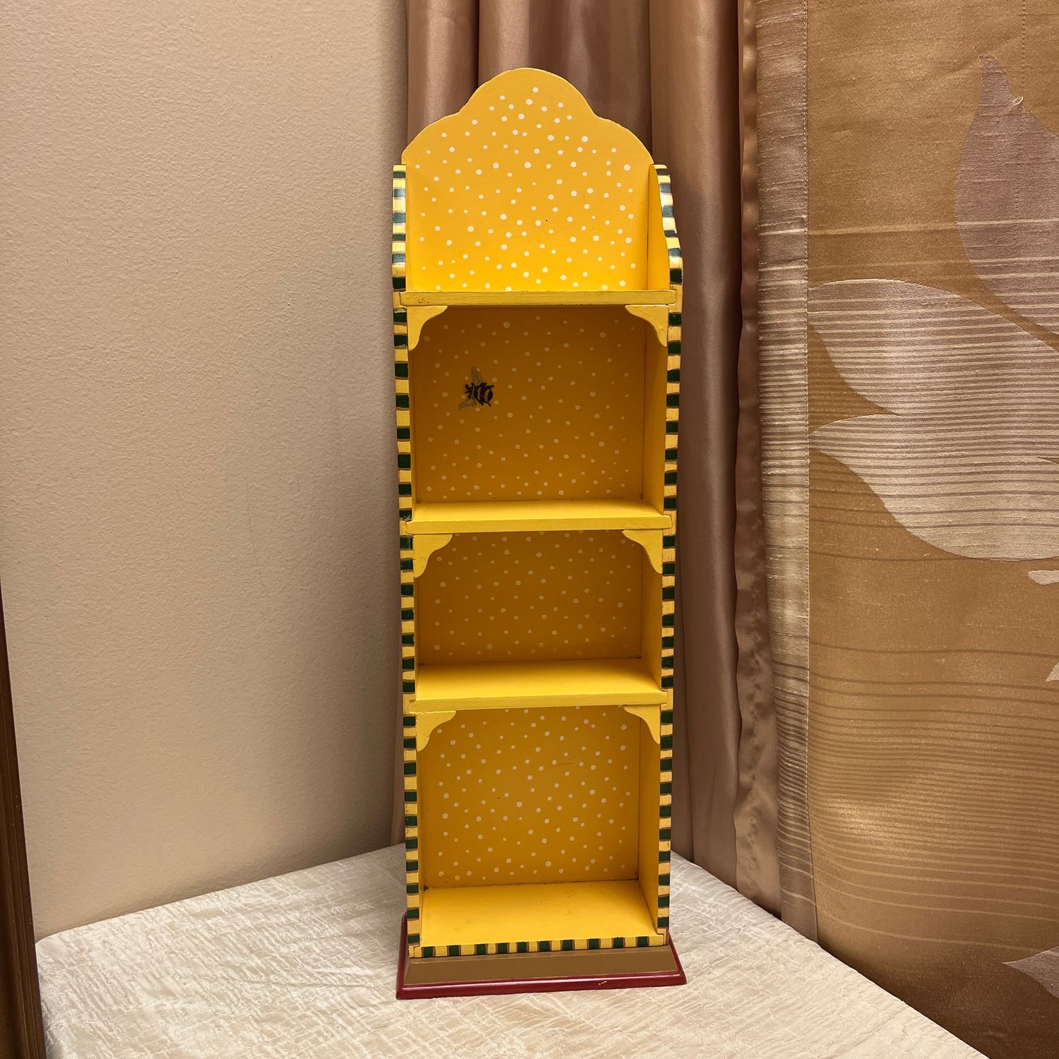 Bee Shelf
