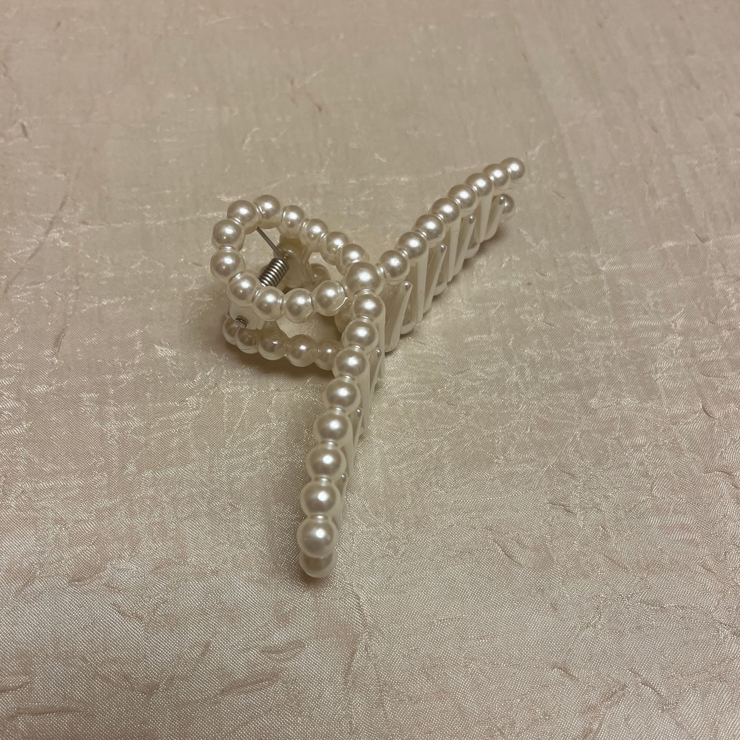 Pearl Claw Hair Clip