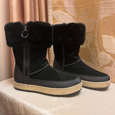 Black Fuzzy Boots