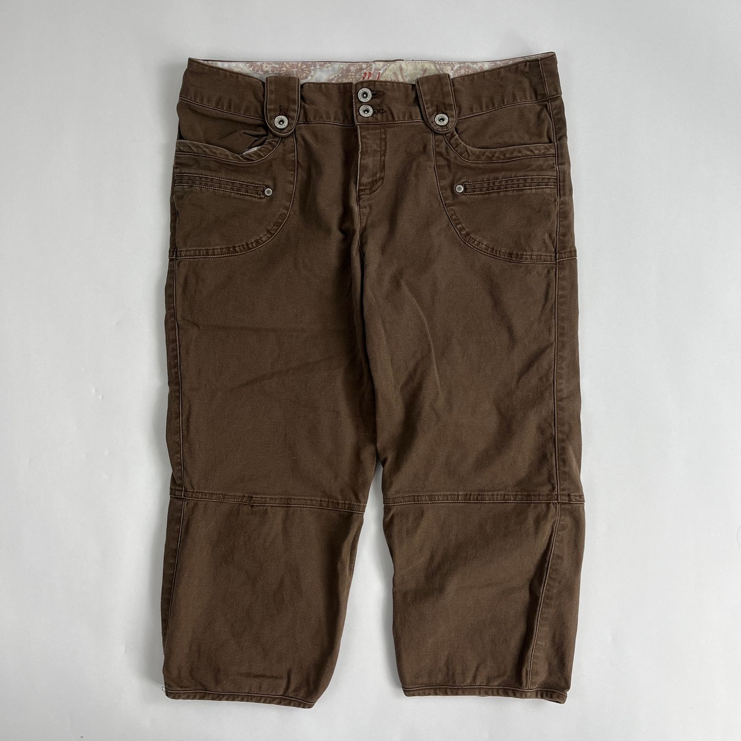 brown button capris
