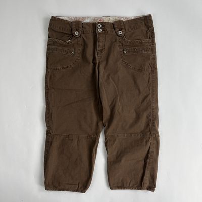 brown button capris