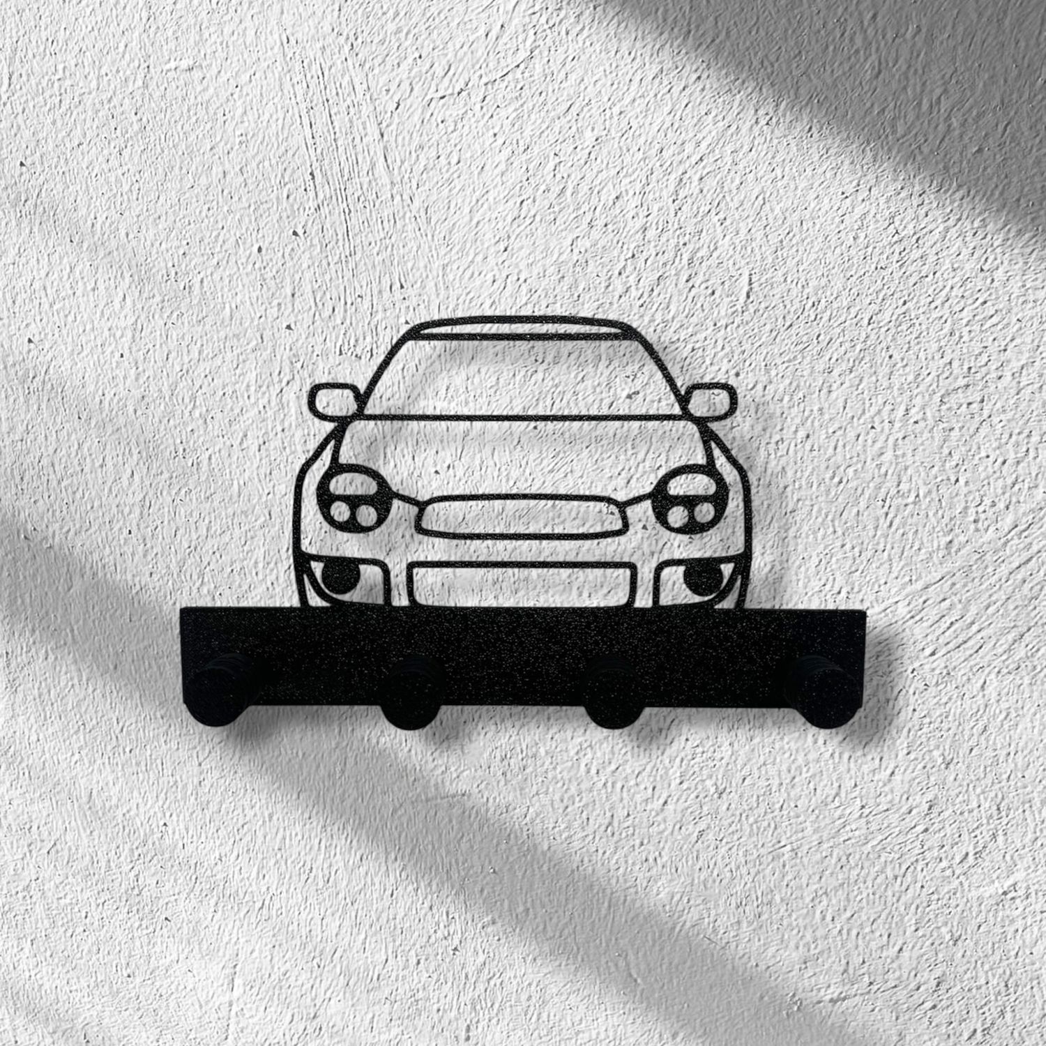 Wieszak na klucze z samochodem Subaru Impreza.