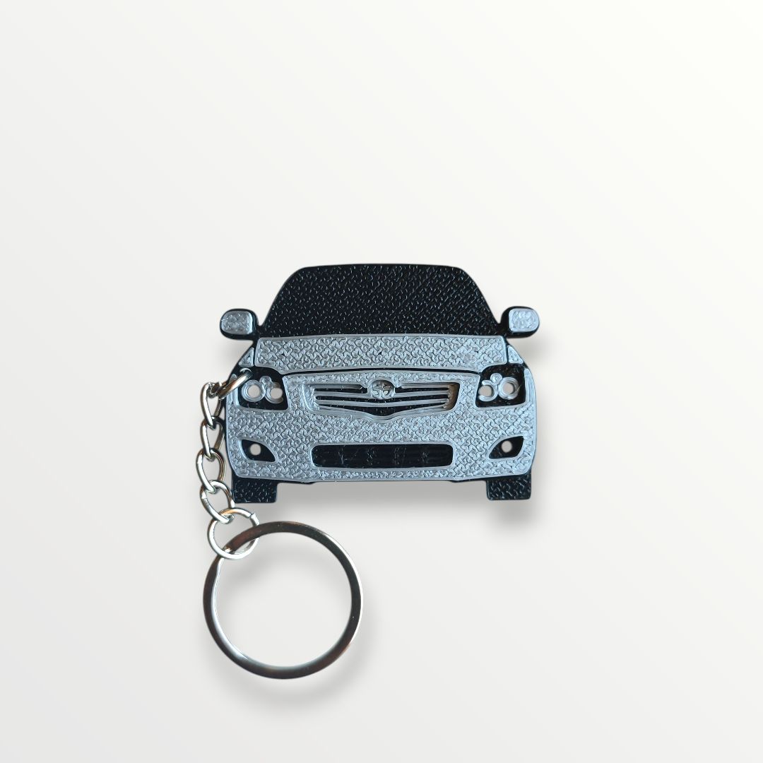 brelok zawieszka do kluczy samochód toyota avensis 2009 srebrna