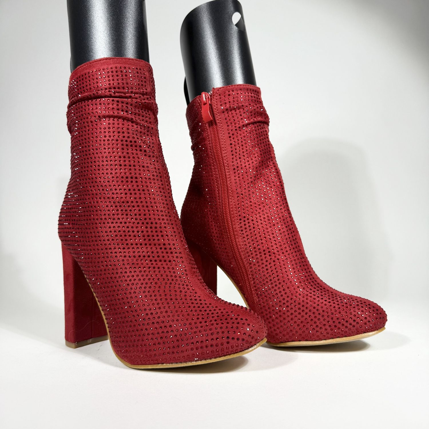 Diamond 8, Colour: Red, Size: 5.5