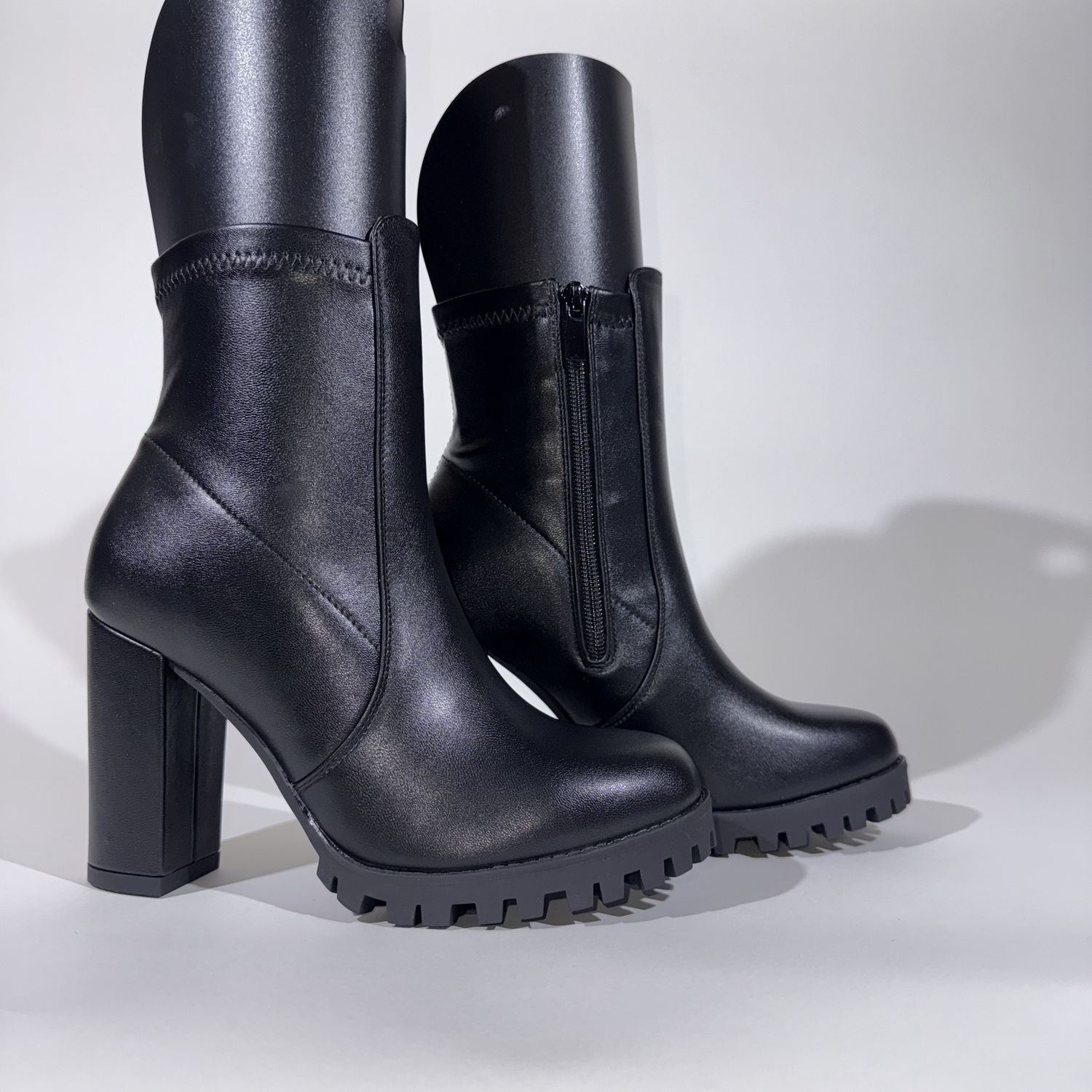 Leslie-50, Colour: Black/Pu, Size: 5.5