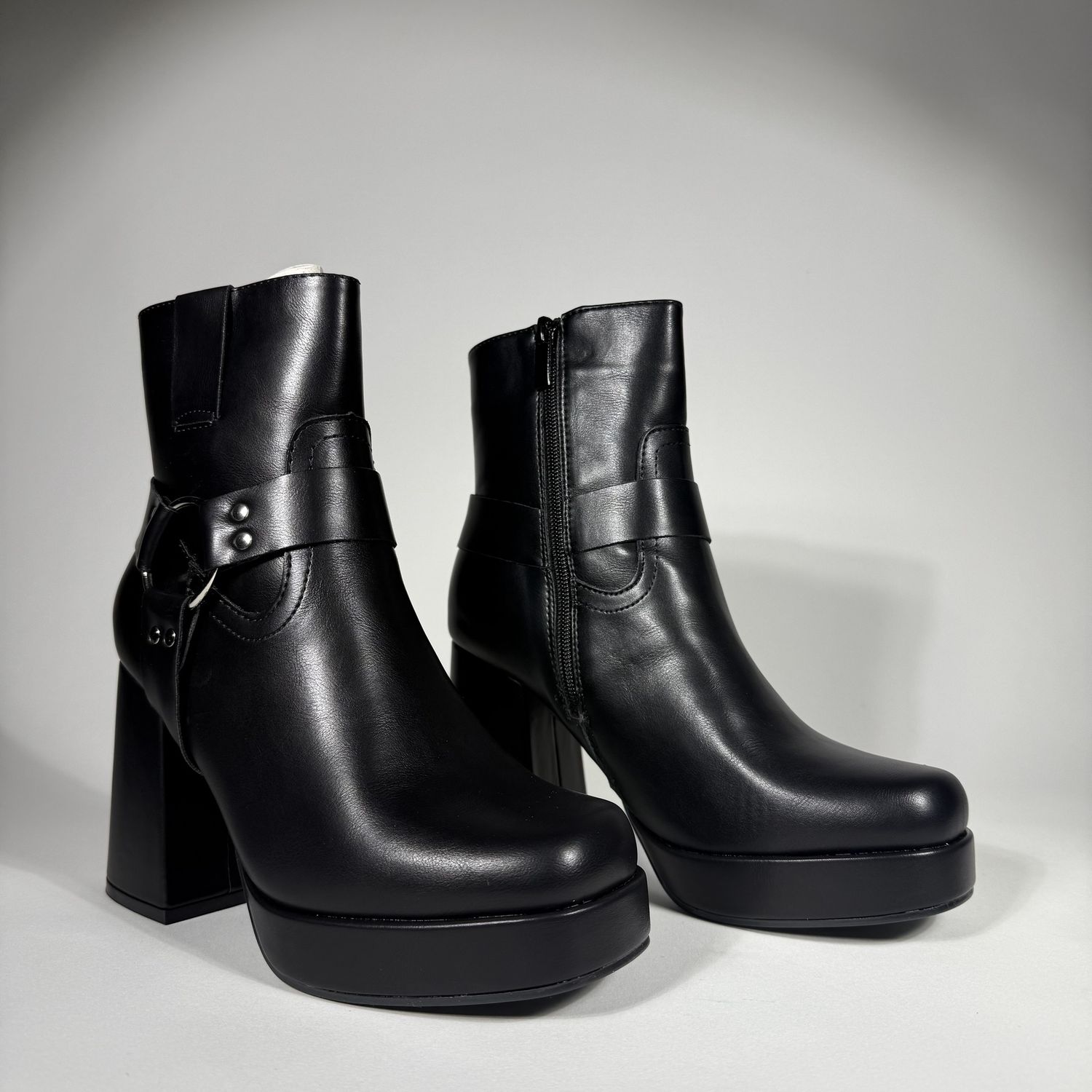 East-90, Colour: Black/Pu, Size: 5.5