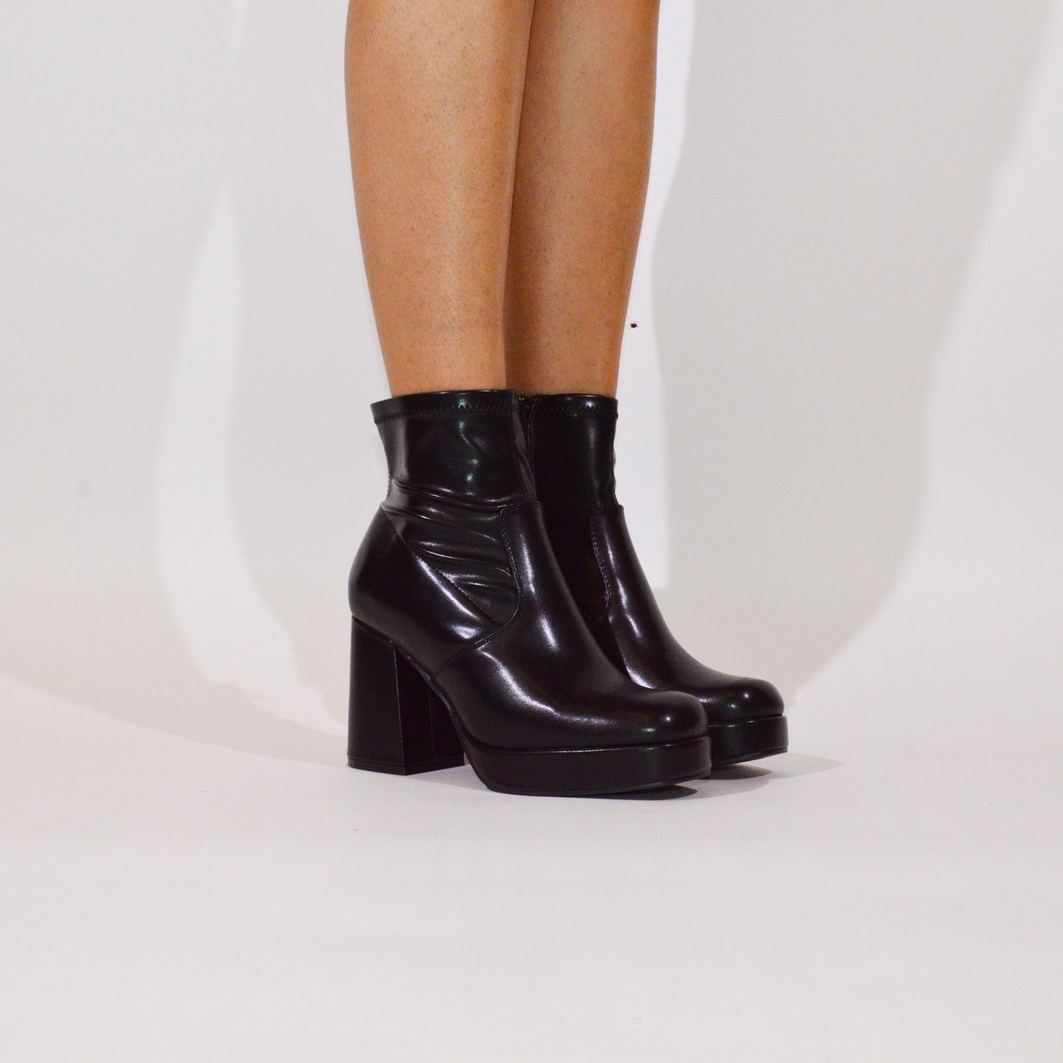 East-1, Colour: Black/Pu, Size: 5.5