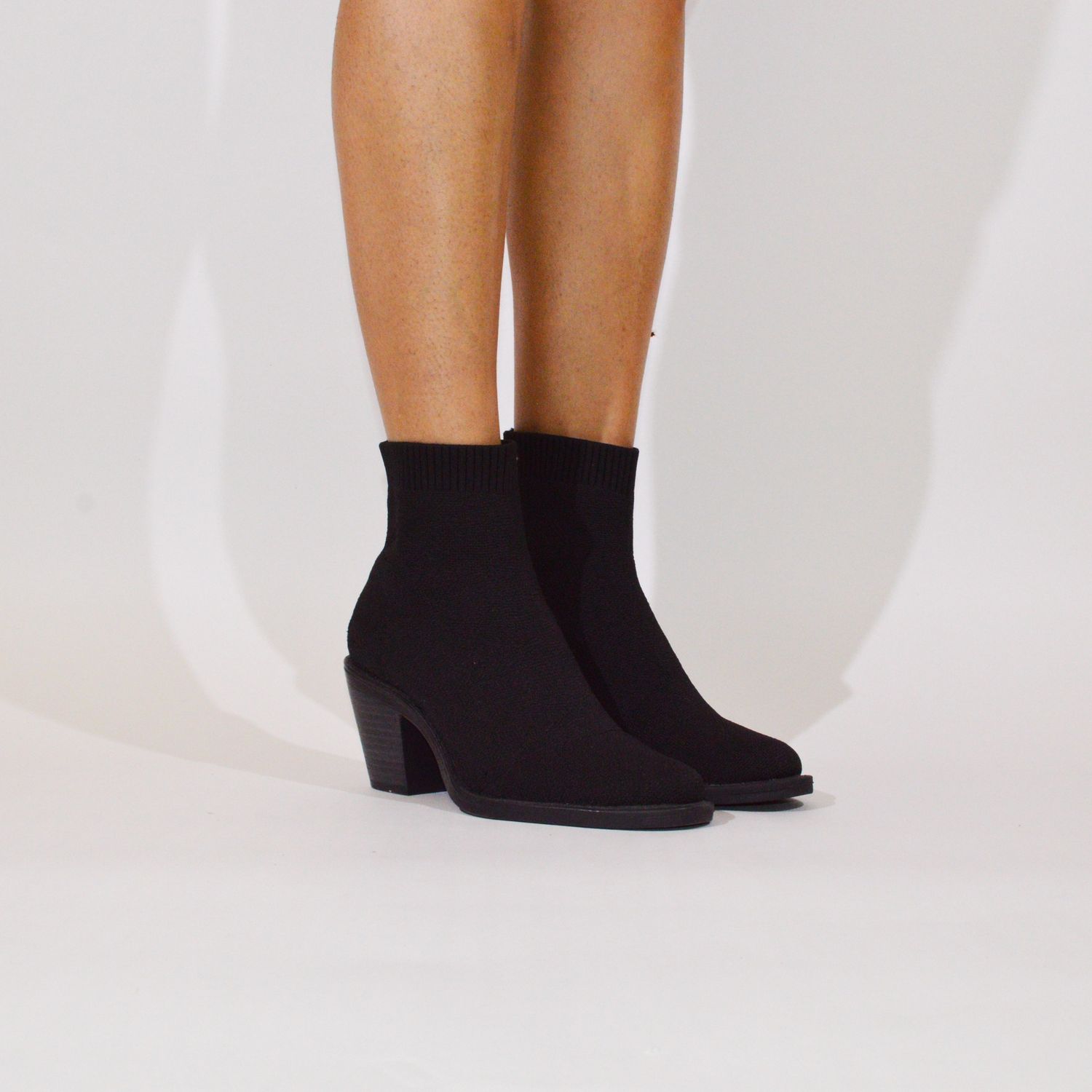 Luckey, Colour: Black Knitty Kitty, Size: 5.5