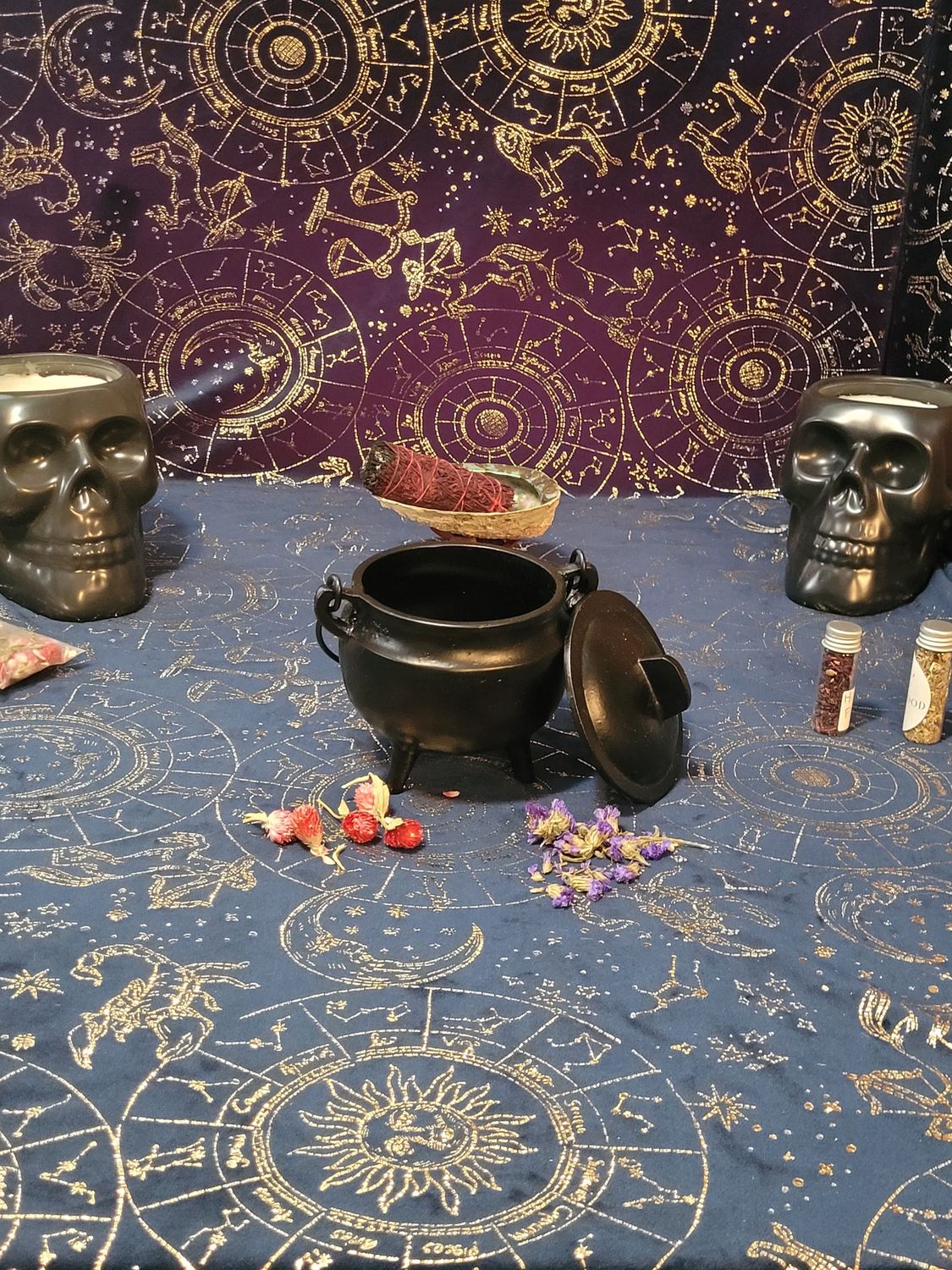 Tall Cauldron With Lid