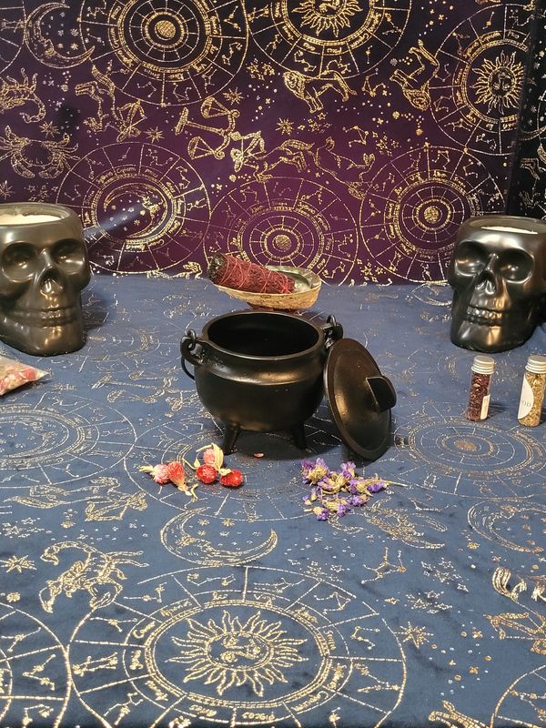 Tall Cauldron With Lid