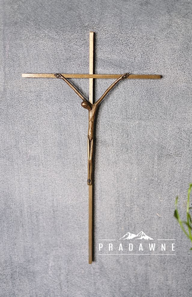 Metalowy krzyż z figurką Jezusa