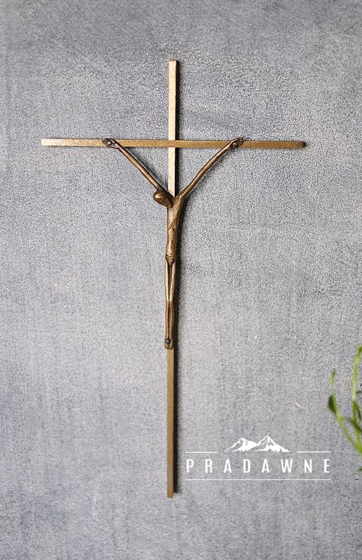 Metalowy krzyż z figurką Jezusa