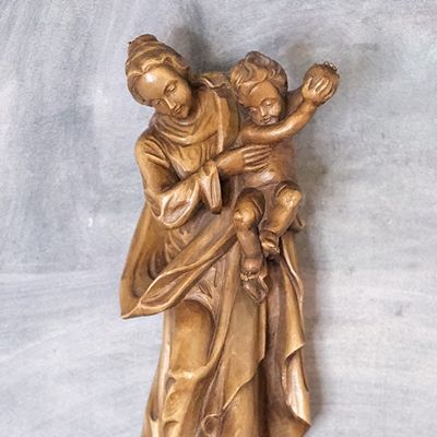 Matka Boska z dzieciątkiem rzeźba