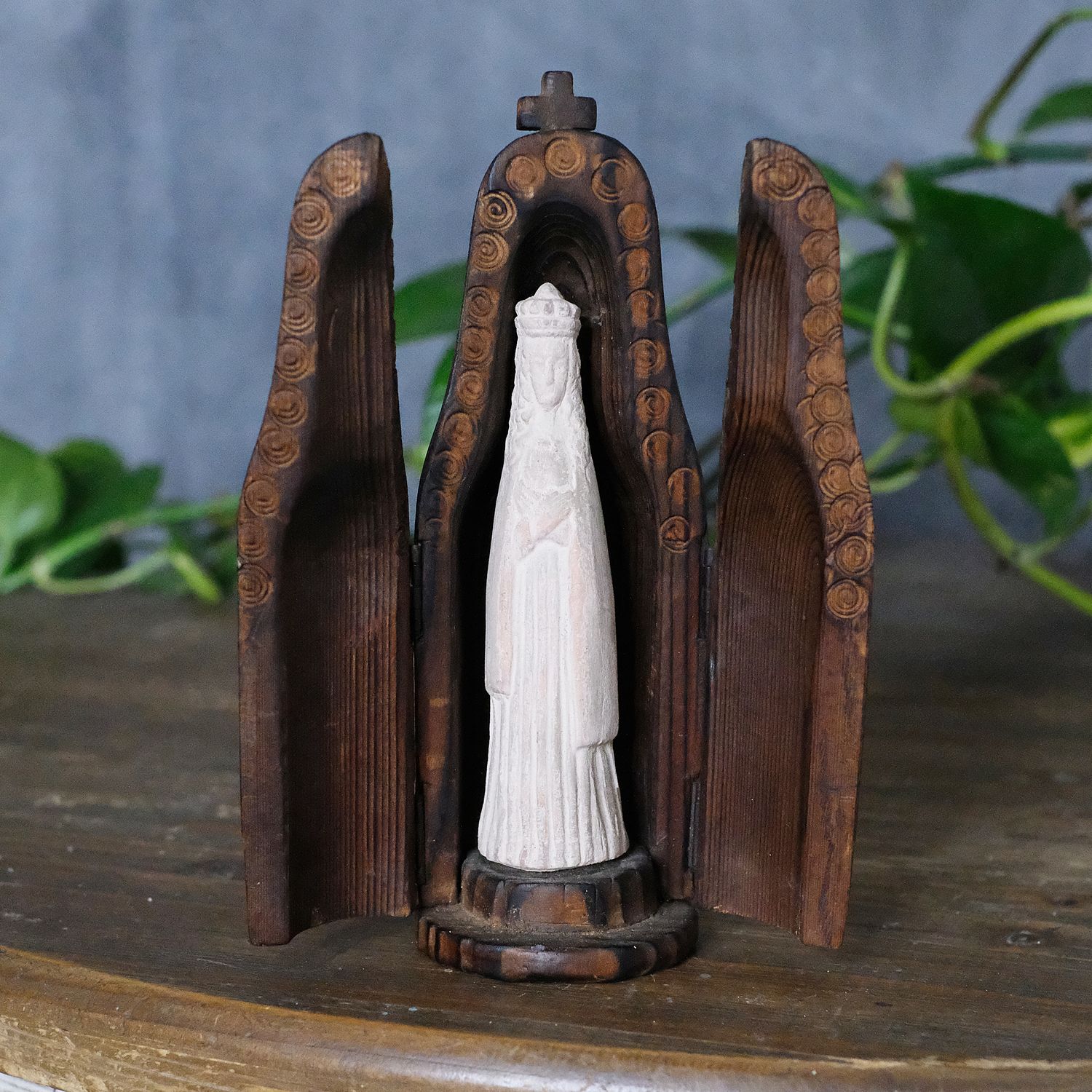 Kapliczka z figurką