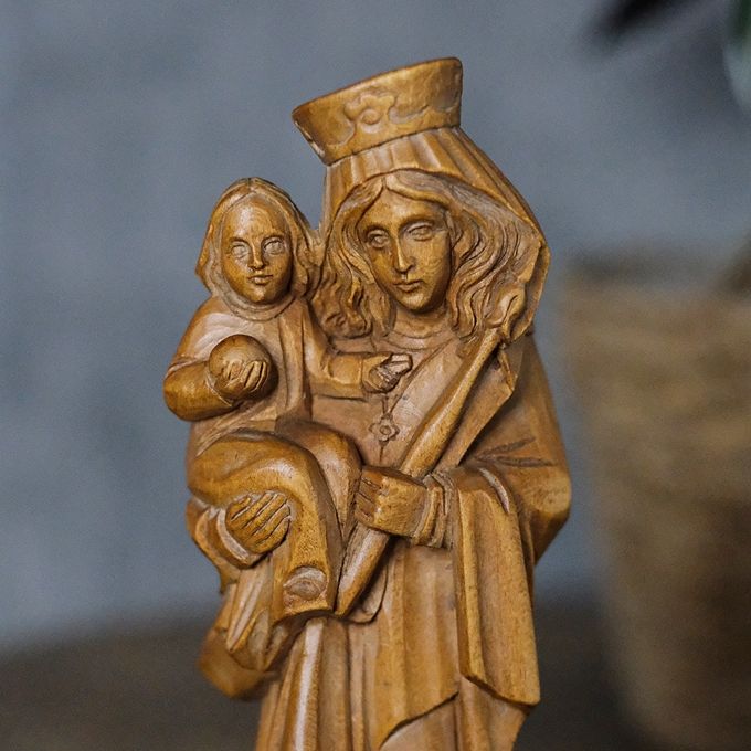 Matka Boska drewniana rzeźba