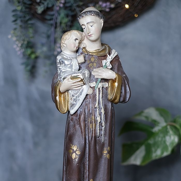 Stara gipsowa figurka Świętego Antoniego