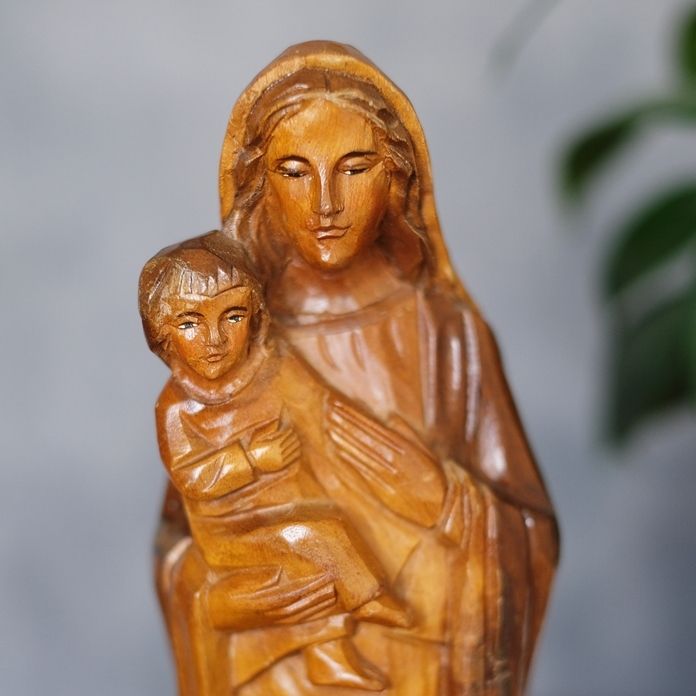 Stara figurka Matki Boskiej z dzieciątkiem drewno