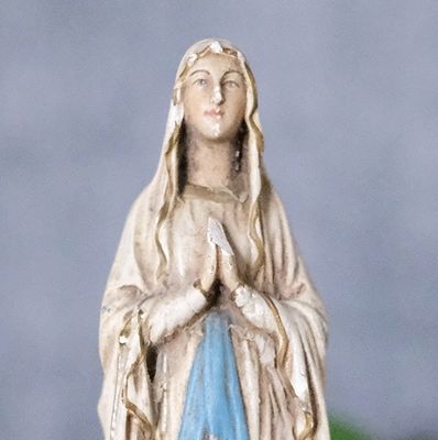 Stara figurka Matki Boskiej 1940 | figura gipsowa 22 cm | antyk sakralny