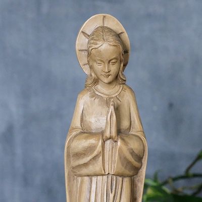 Stara rzeźba Matki Boskiej drewno