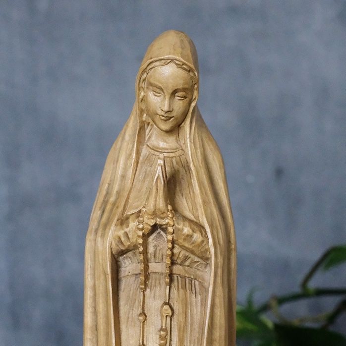 Stara rzeźba Matki Boskiej