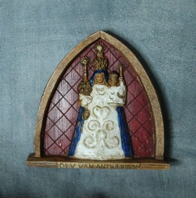 Płaskorzeźba Madonna