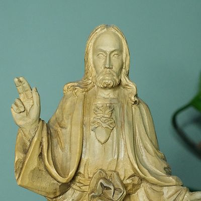 Drewniana rzeźba Jezusa