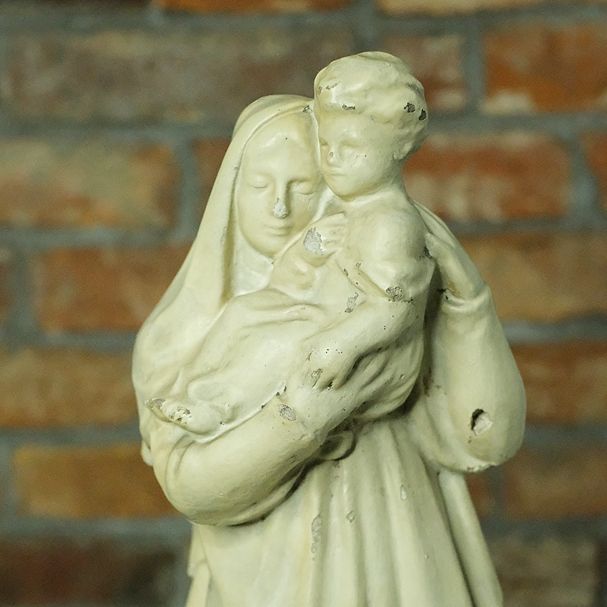 Stara Figurka Matki Bożej z dzieciątkiem
